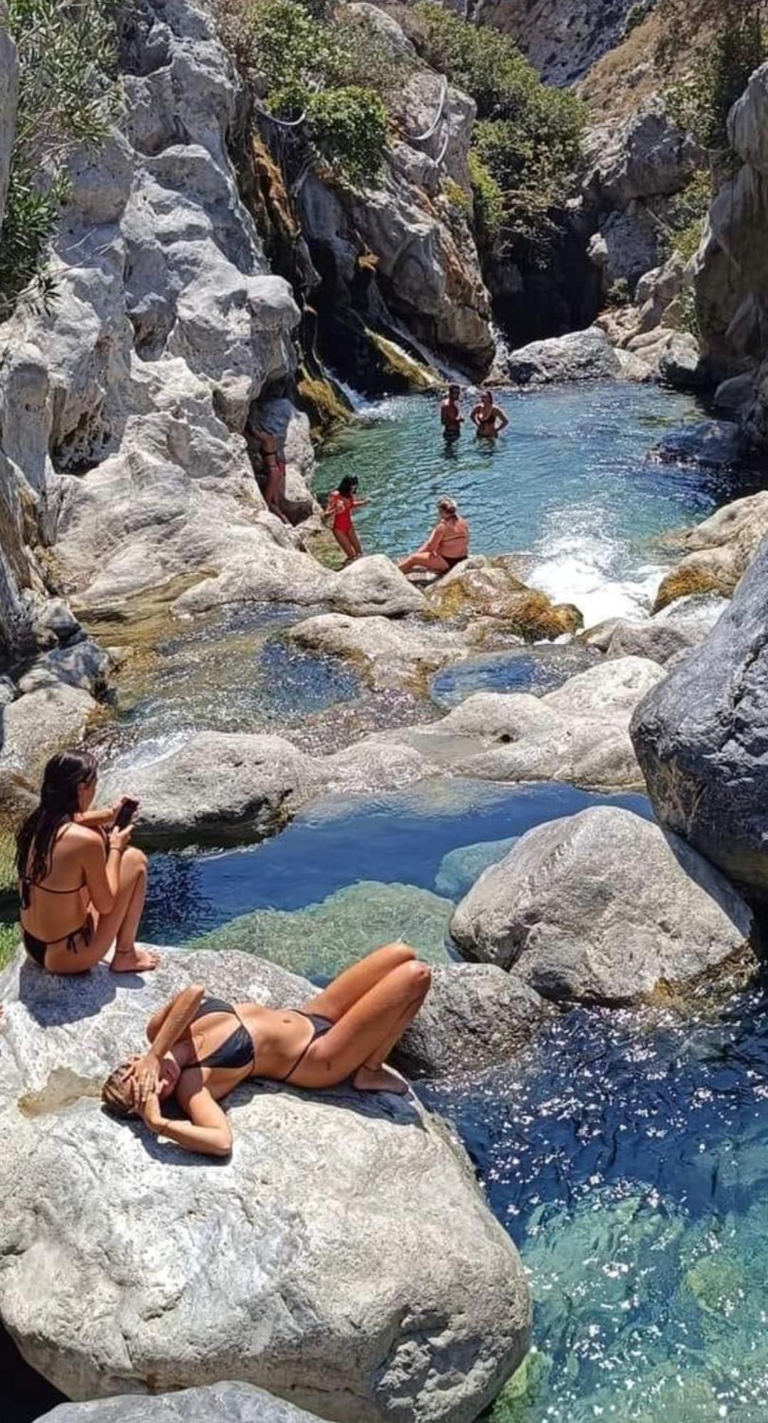 Costas Inn Spílion Exteriér fotografie
